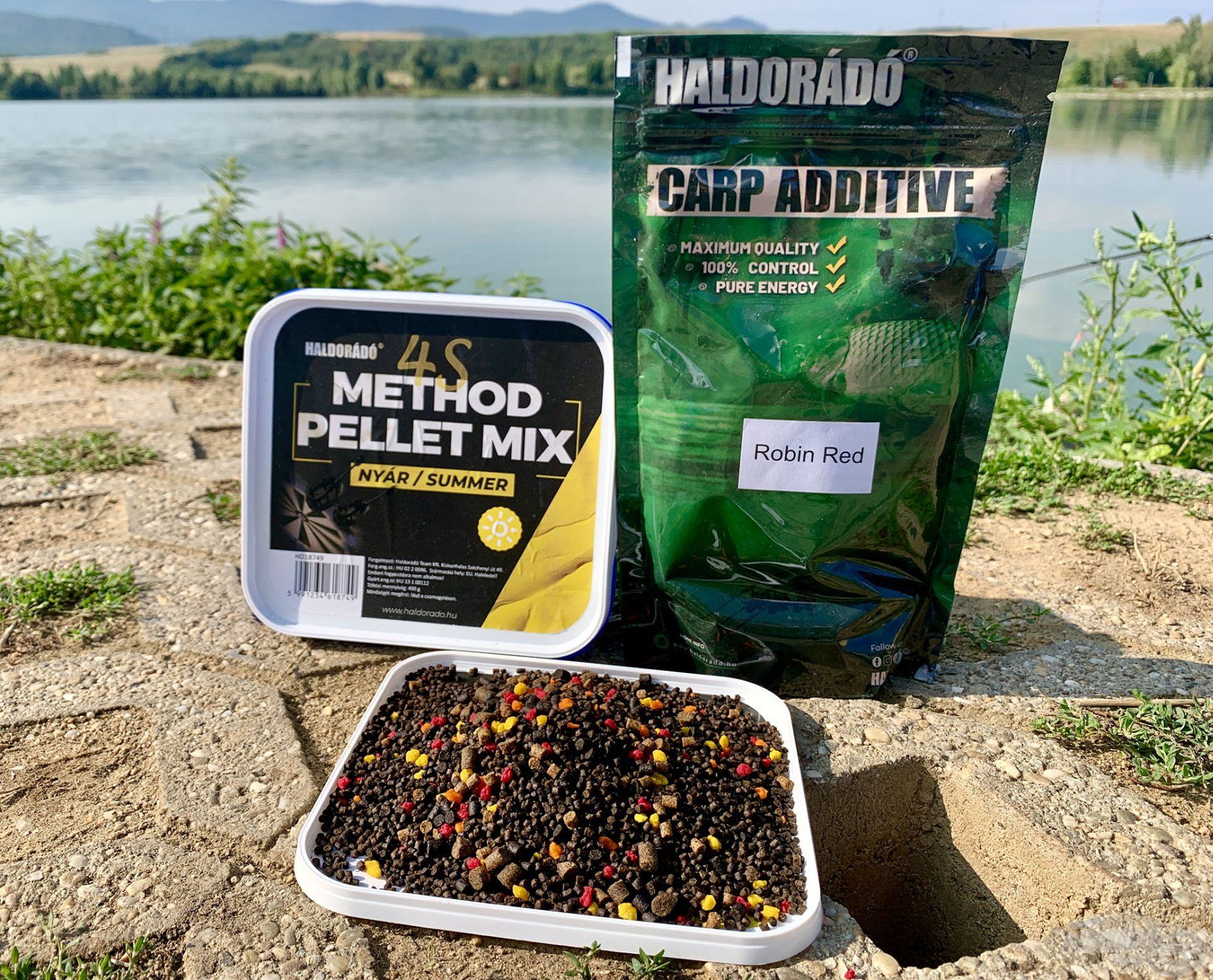 A method kosárba a már bevált 4S Method Pellet Mix - Nyár a legjobb választás. Ezt, ha kell, még tovább lehet turbózni a Carp Additive - Robin Red adalékkal