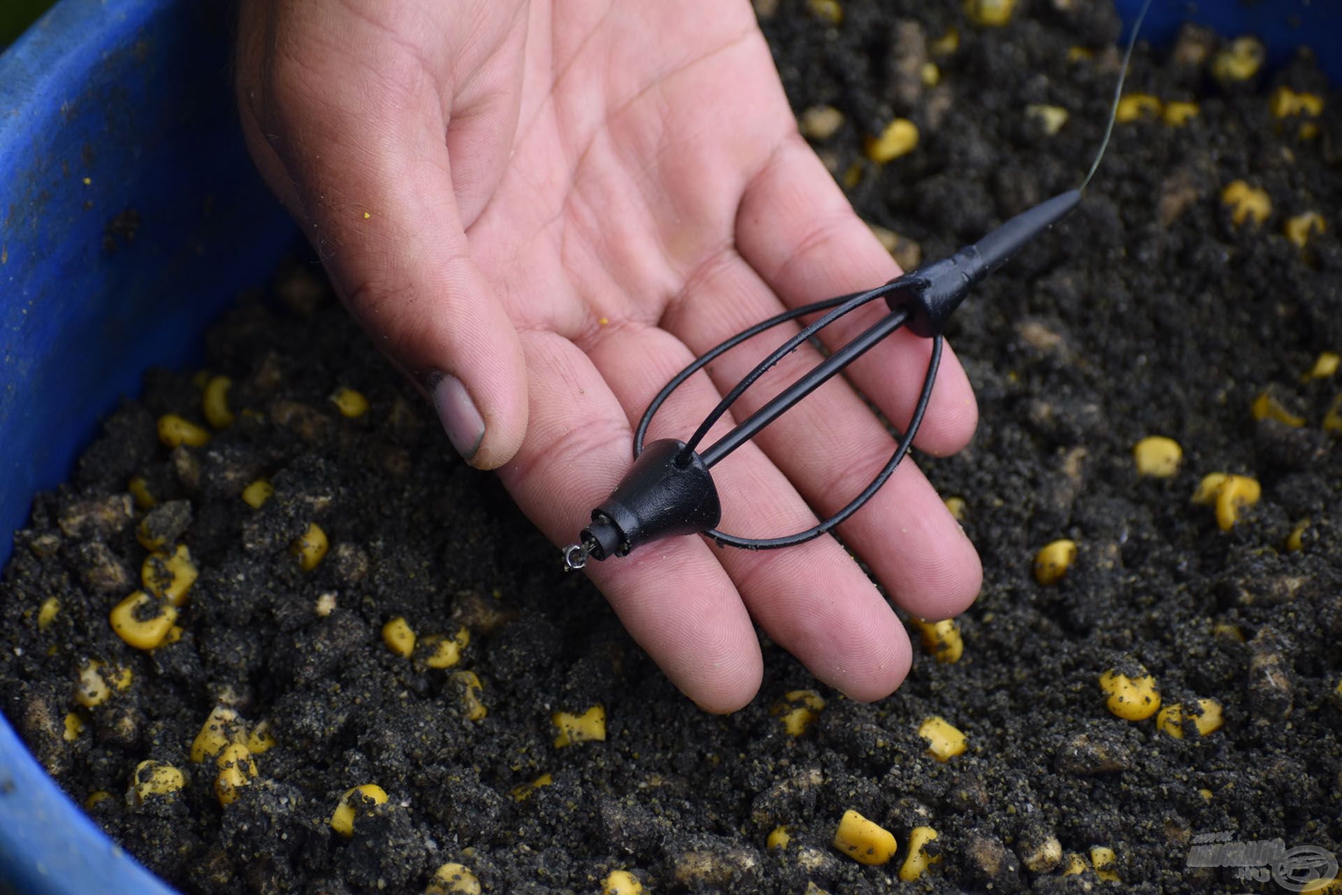 Az etetéshez a Pellet Feeder Complete kosarat használtam