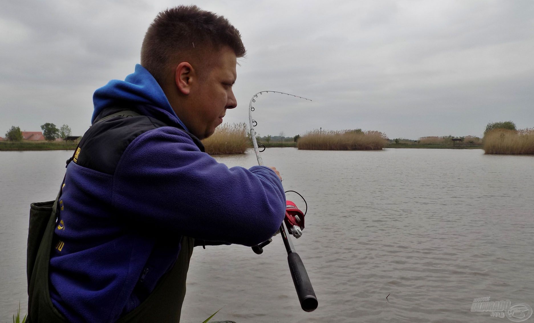 A Master Carp Pro feederbotokkal bármilyen nagyhalas vízterületen nyugodtan vehetjük fel a kesztyűt a legerősebb halakkal szemben is