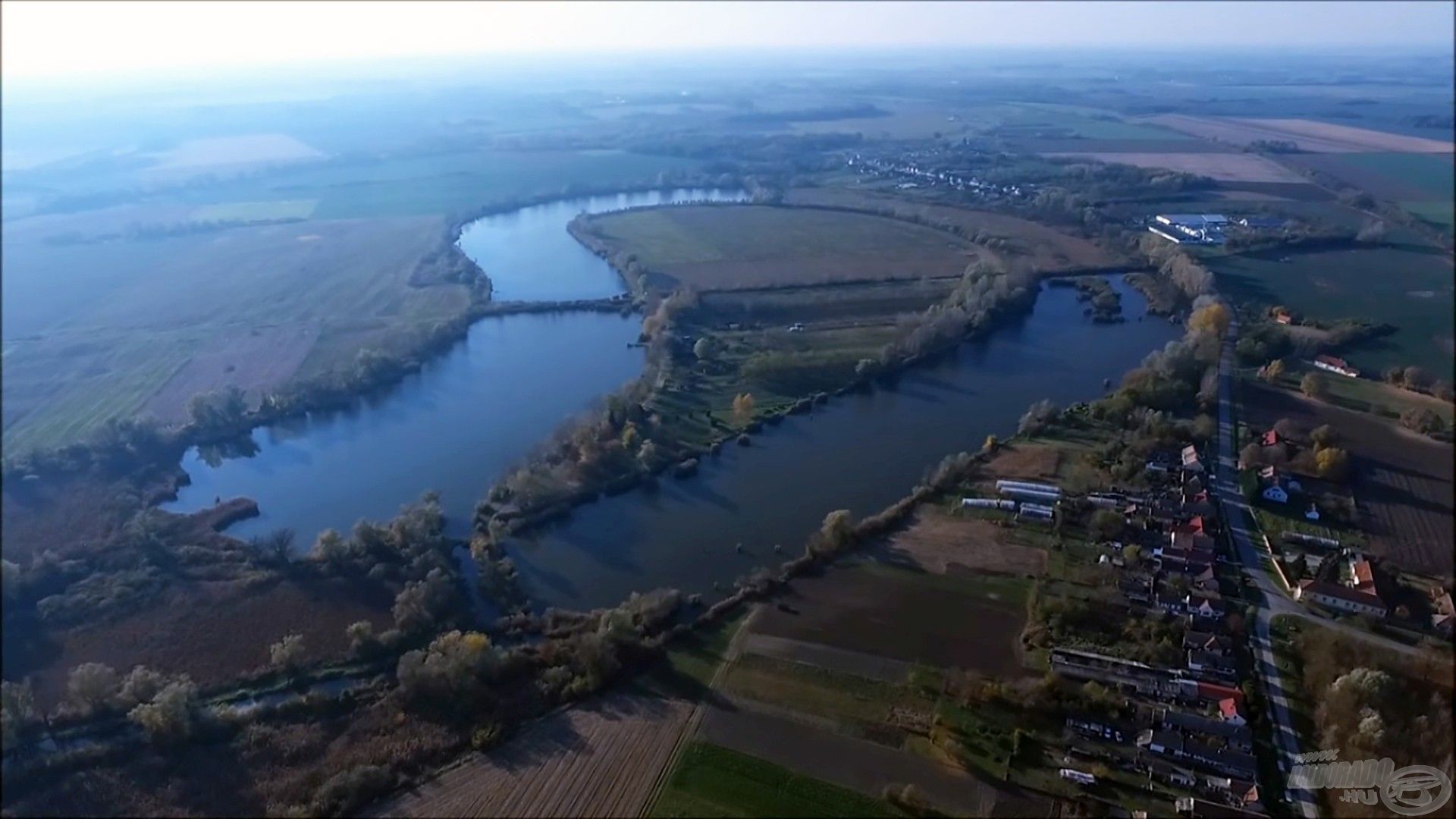 Madártávlatból is lenyűgözően szép a tórendszer