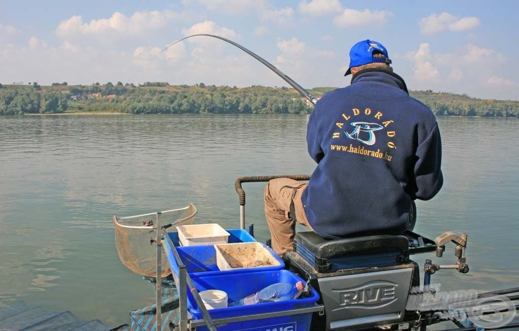 Rakós botos horgászatnál áramló vízen vehetjük hasznát ennek a kosárnak