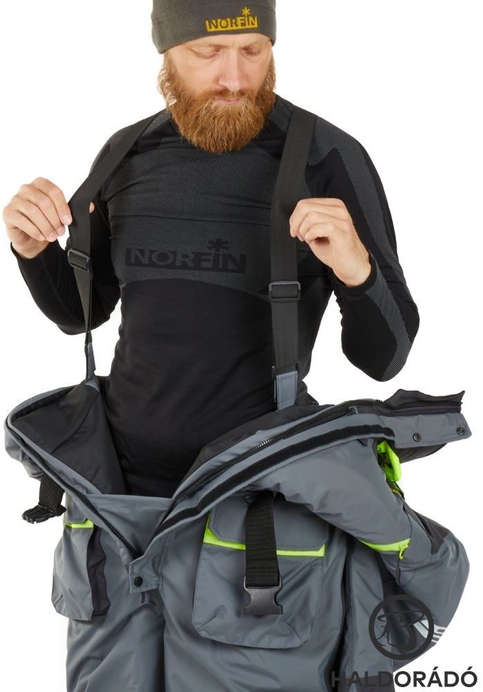 Bár a ruha egyrészes, belül található egy kantár