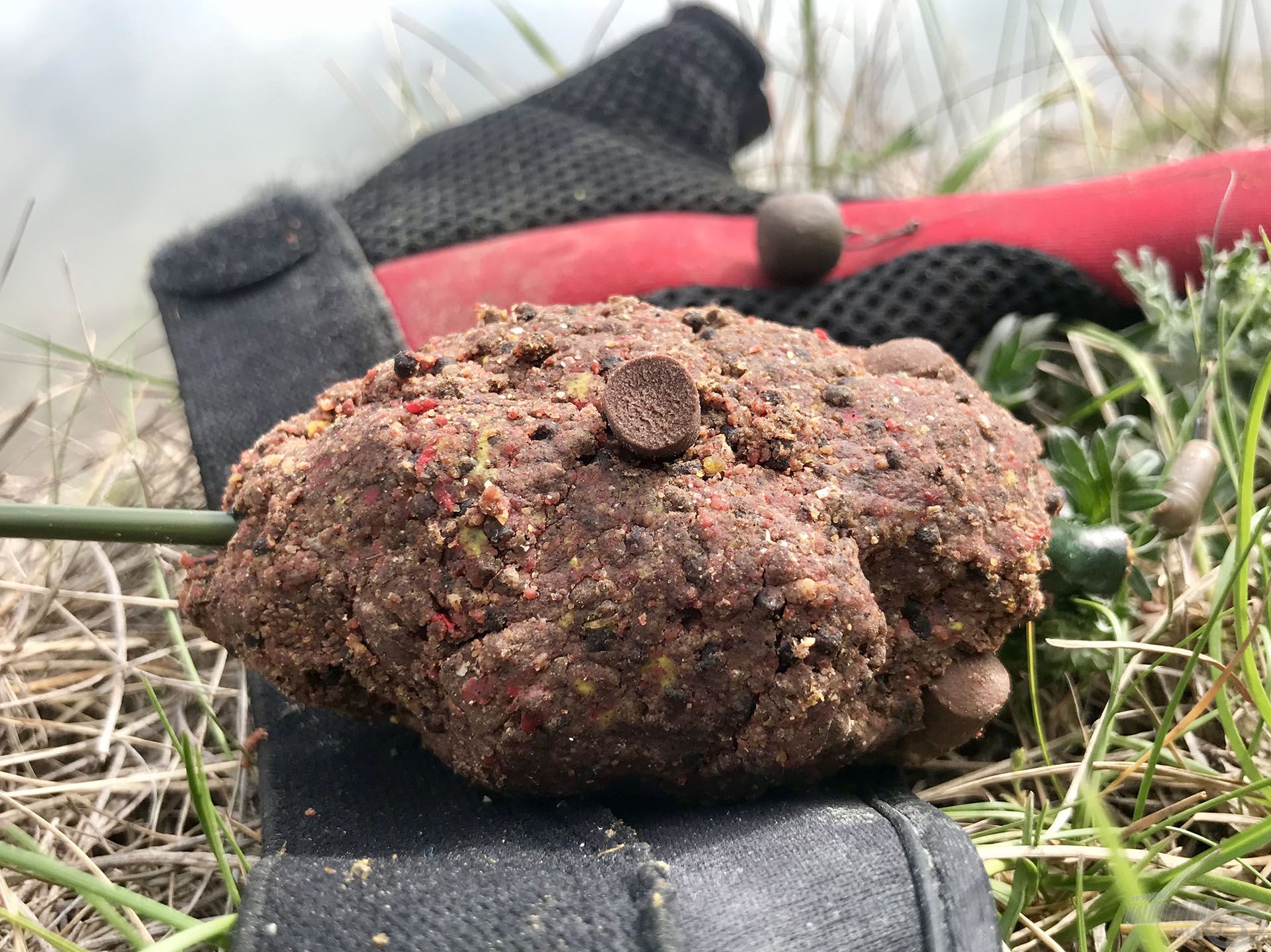 A Brutal Liver etetőanyag mikropellettel és Big Feed pellettel feldúsítva olyan tartalmassá válik, hogy etetést is kialakíthatunk vele