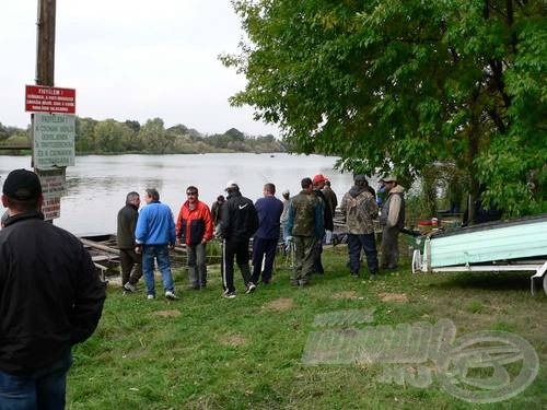 A kikötőben már ment a találgatás