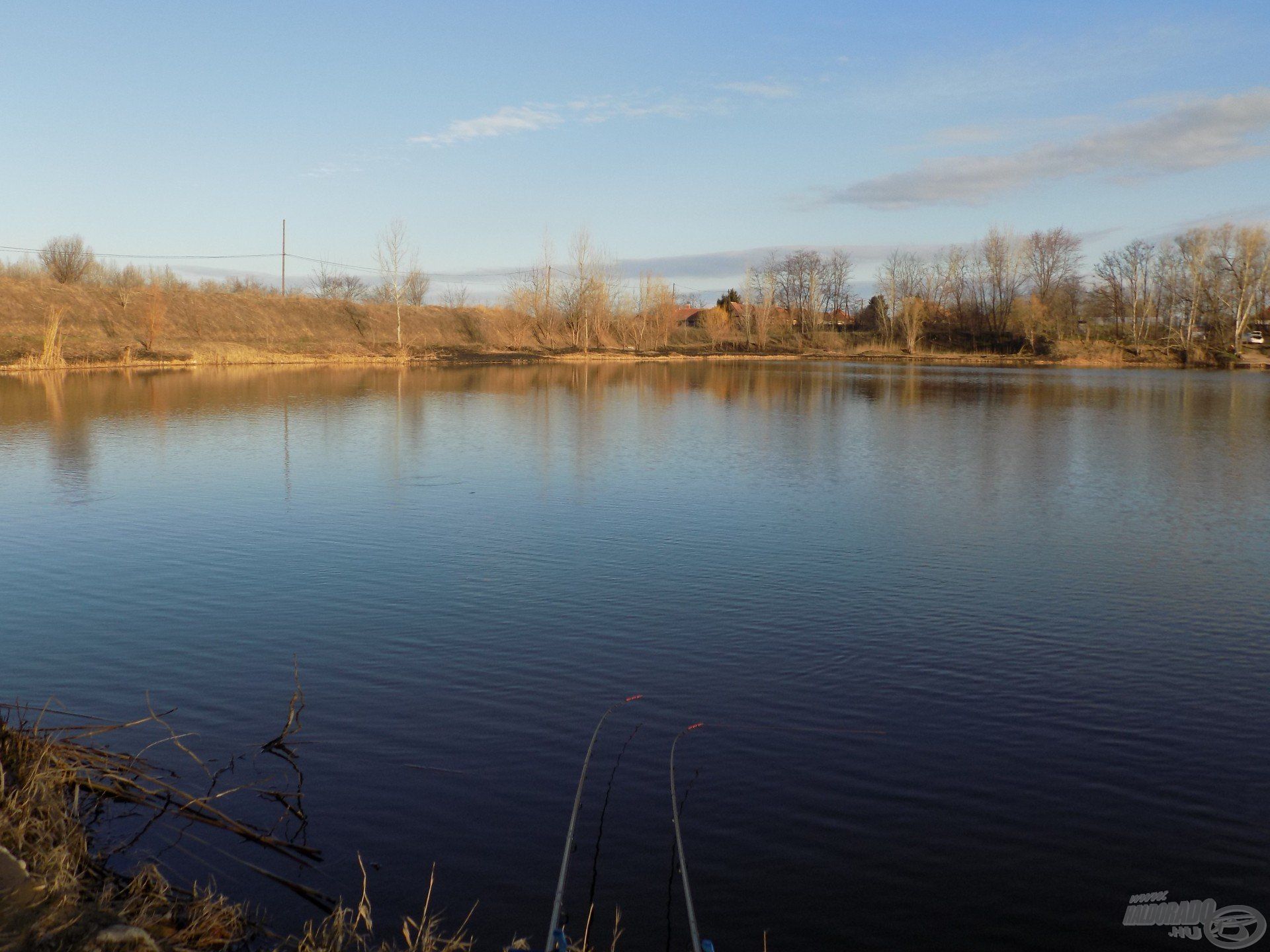 A Szénás-Carp Horgásztavon újra egyre sűrűbben fordulok meg, ugyanis egy kiváló horgászvíz. Igazi nagy halakat rejtő, kiszámíthatatlan vízterület, egy azonban biztos, itt a sikert bizony nem osztogatják ingyen