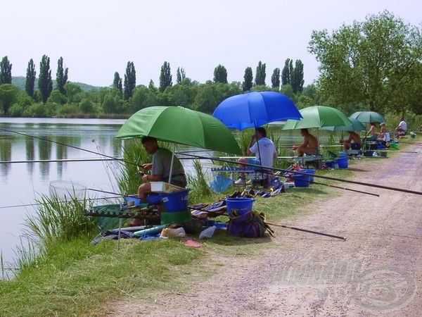 Mazochisták a parton. Kérem, akinek ez kell!