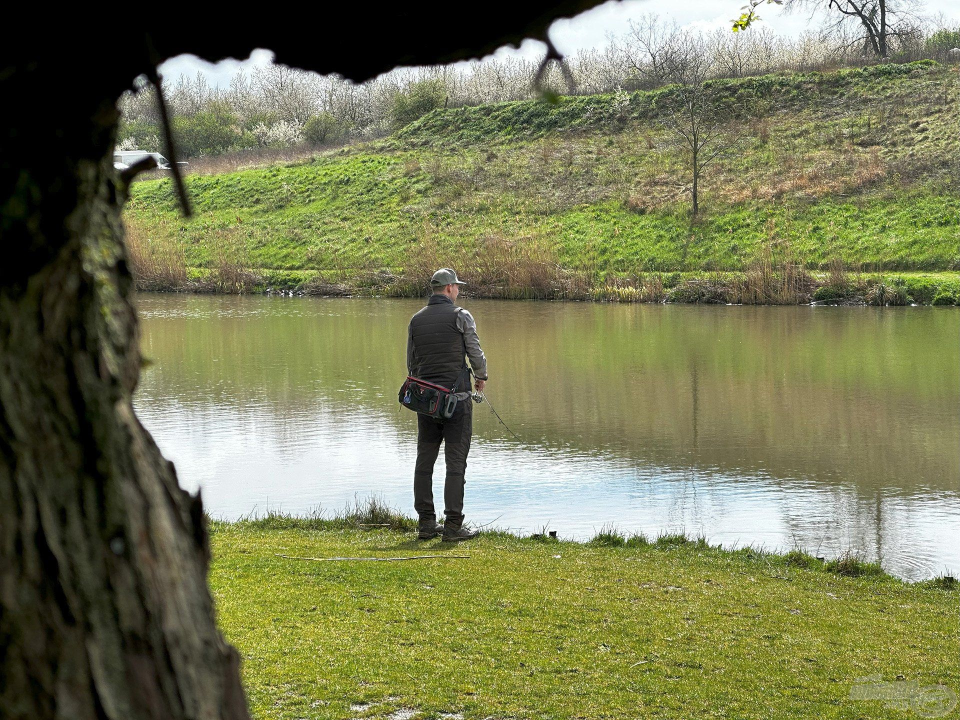 A reggeli szemerkélő eső után a nap folytatásában olykor előbújt a nap a felhők mögül, ami alaposan feltolta a légnyomást, borzasztóan kellemetlen, fülledt, fejfájós időt teremtve