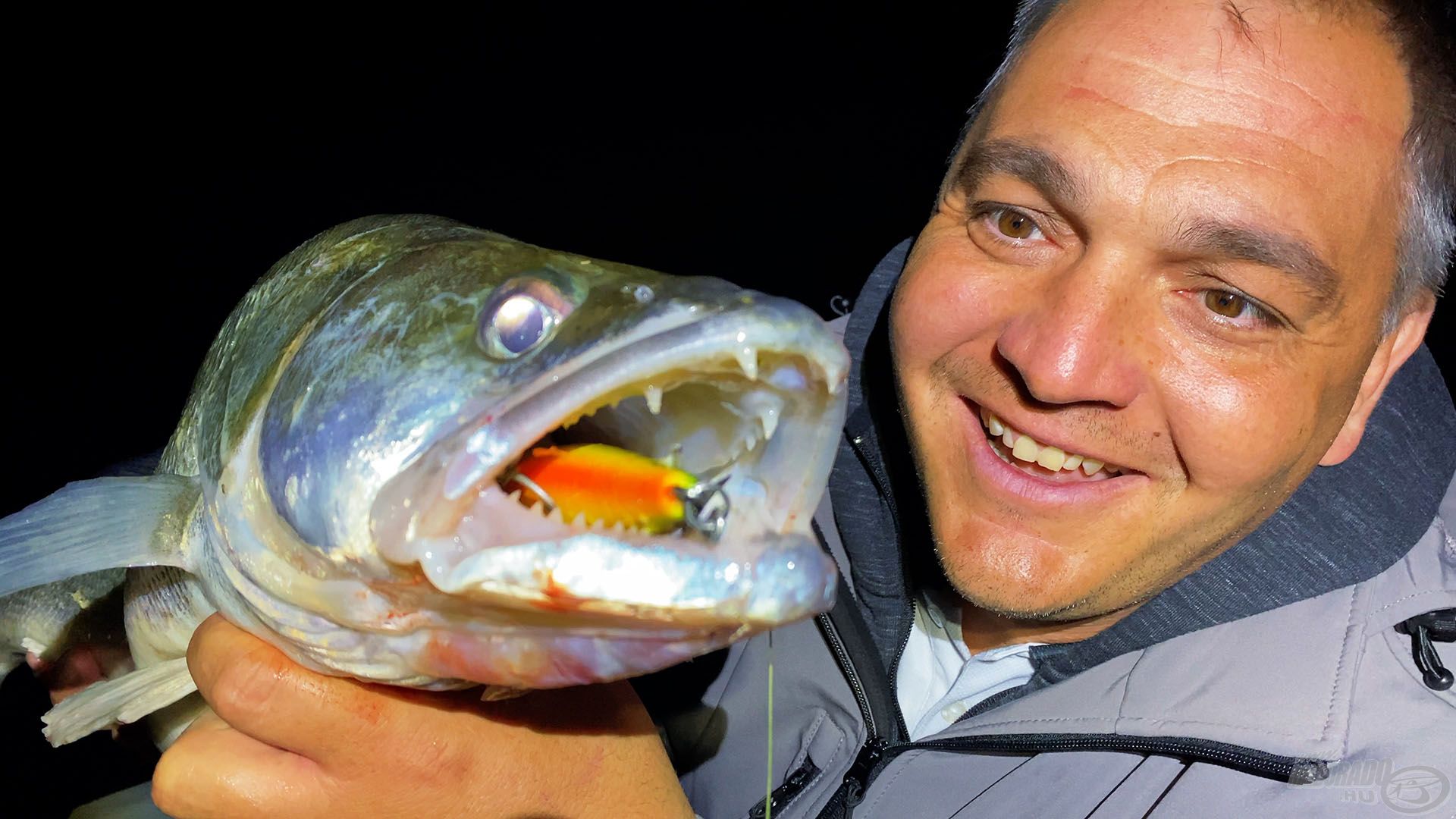 Eltűnt a Salmo Perch 12 cm-es, 36 grammos wobbler a szép süllő szájában, egyetlen hatalmas ütéssel jelentkezett a kapás