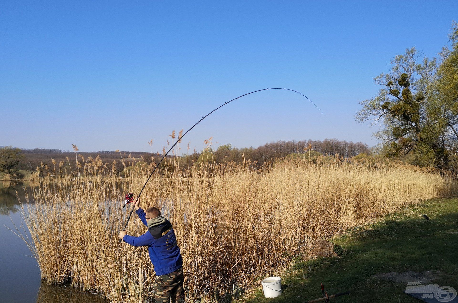 A Master Carp Pro bedobás közben