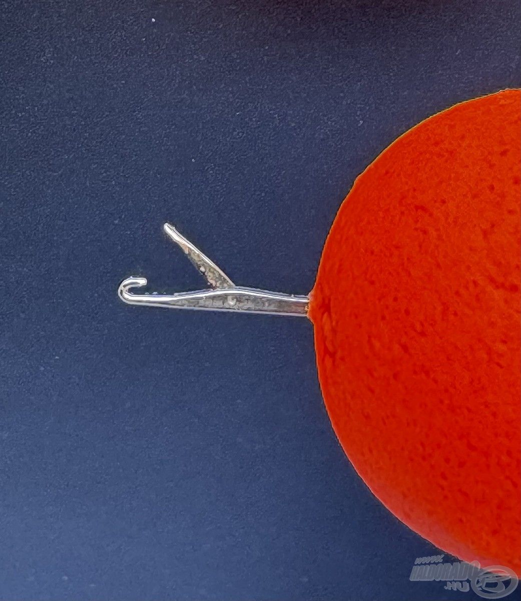 A Leadcore fűzőtő kifejezetten az ólombetétes előkezsinórokból készíthető végszerelékek összeállításánál elengedhetetlen kellék, de csalizáshoz is praktikus lehet