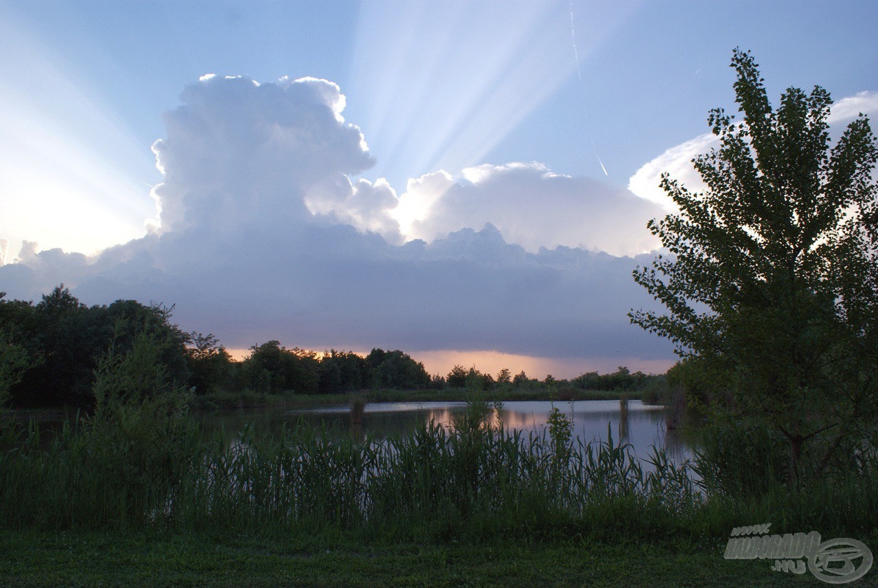 A Garden Lake megérkezésemkor felém küldte a remény sugarait, hogy talán nem ázom meg.