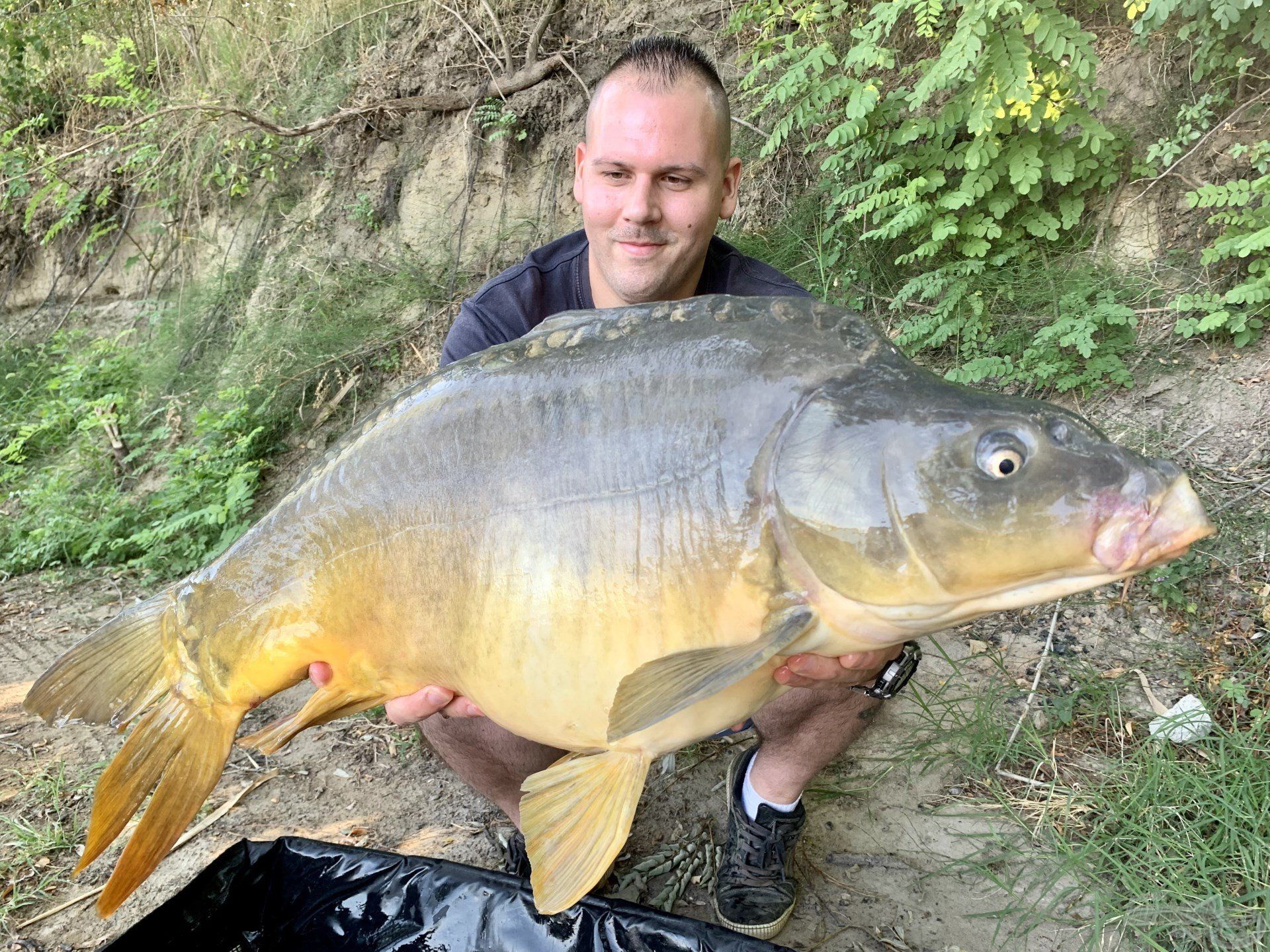 Sokat látott öreg tükrös, közel a 15 kg-hoz