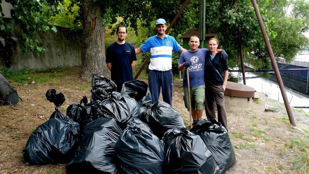 Köszönöm a segítséget, barátaim! Remélem, sokan példát vesznek róluk, és megpróbálnak tenni valamit a környezetért. Ne feledjétek, egy zsák is óriási segítség!