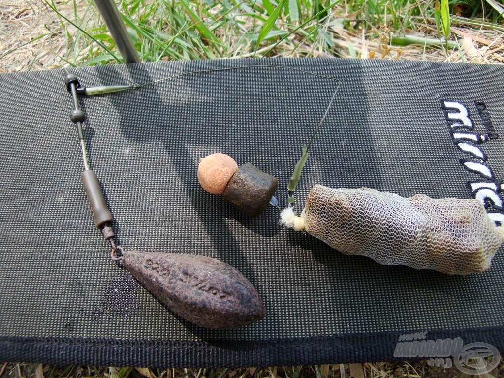 A „B” végszerelék: Cormoran Pro Carp helicopter rig 92 g-os ólommal, Korda Supernatural 25 lb előke, Fox SSC 7 horog, Fox horogbefordító