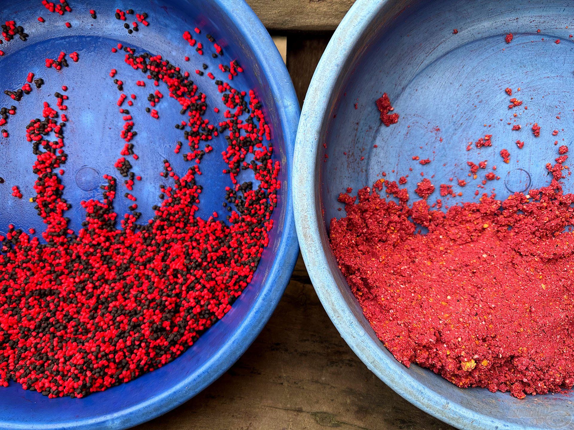 Micro pellet és etetőanyag is található ebben az összeállításban