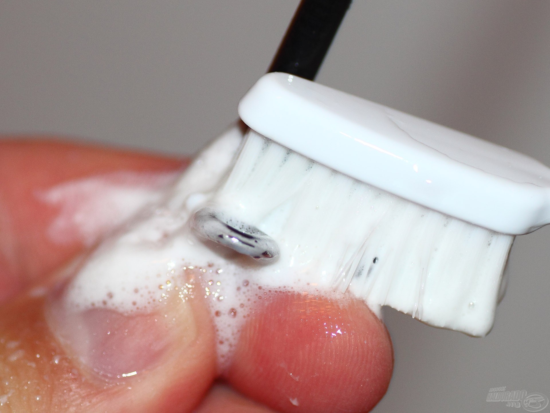 A fogkefe kiváló a kis gyűrűkhöz is, legyen az egy pergető vagy feederbot