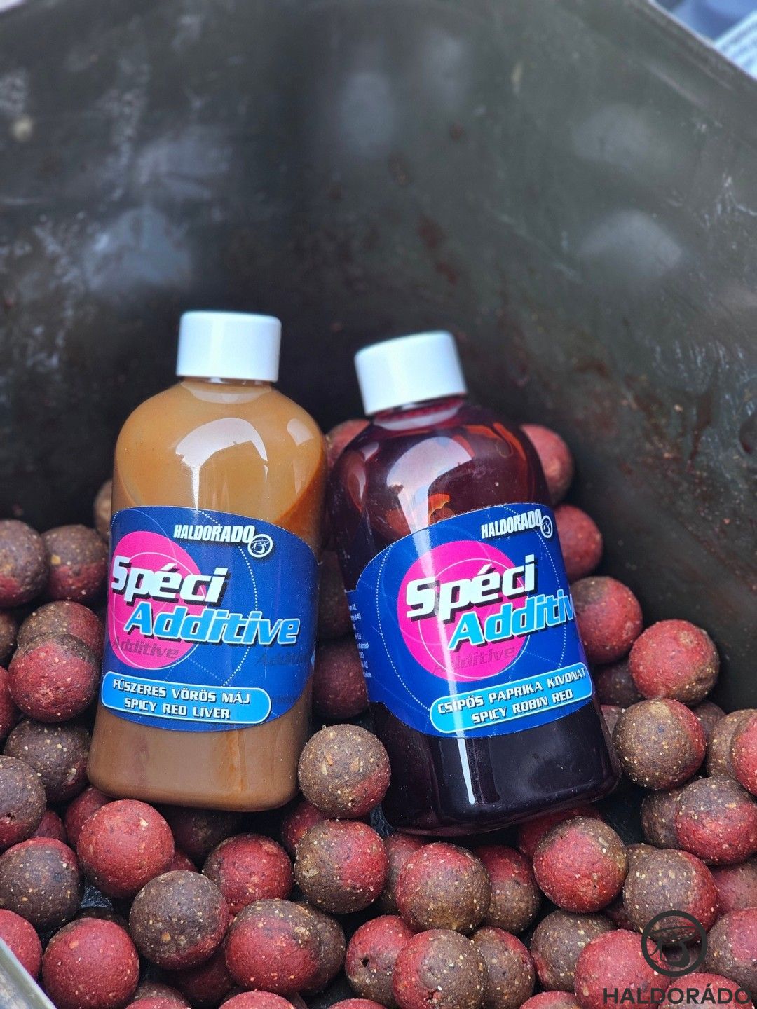 Etetéseink fontos kiegészítői a Haldorádó Spéci Additive-ok voltak. Szúnyoglárva kivonat, Folyékony máj és Fűszeres vörös máj ízvilág is volt nálunk
