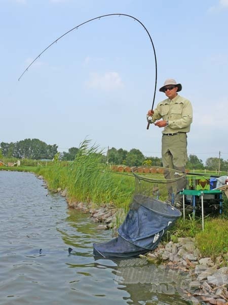 Fizikát látszólag meghazudtoló paraméterekkel rendelkezik a Spro Pellet Waggler matchbot