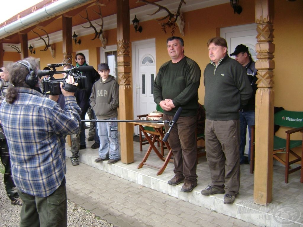 A nyitó ceremóniát Pálinkó Károly tógazda - a különleges verseny megálmodója - és Kulcsár István tulajdonos vezényli…