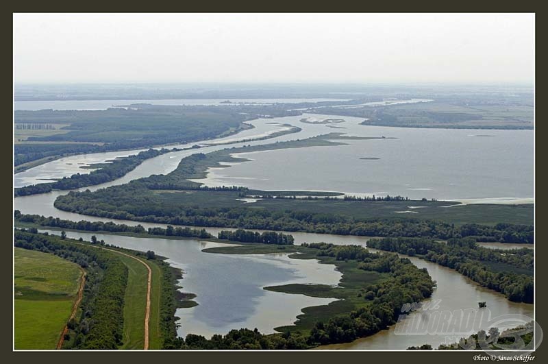 A Tisza-tó és környéke hazánk egyik legnagyobb vadvize (forrás: Sheffer János - www.schefferj.ps.hu/Hungary_AerialLandscapes.htm)