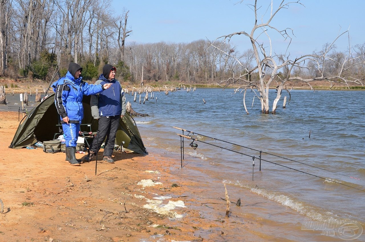 Az elmúlt évben találtunk rá a Lake Fork víztározóra, ahol mindjárt egy nemzetközi versenyen szerettünk volna legyőzni mindenkit és a hőn áhított halunkat megfogni