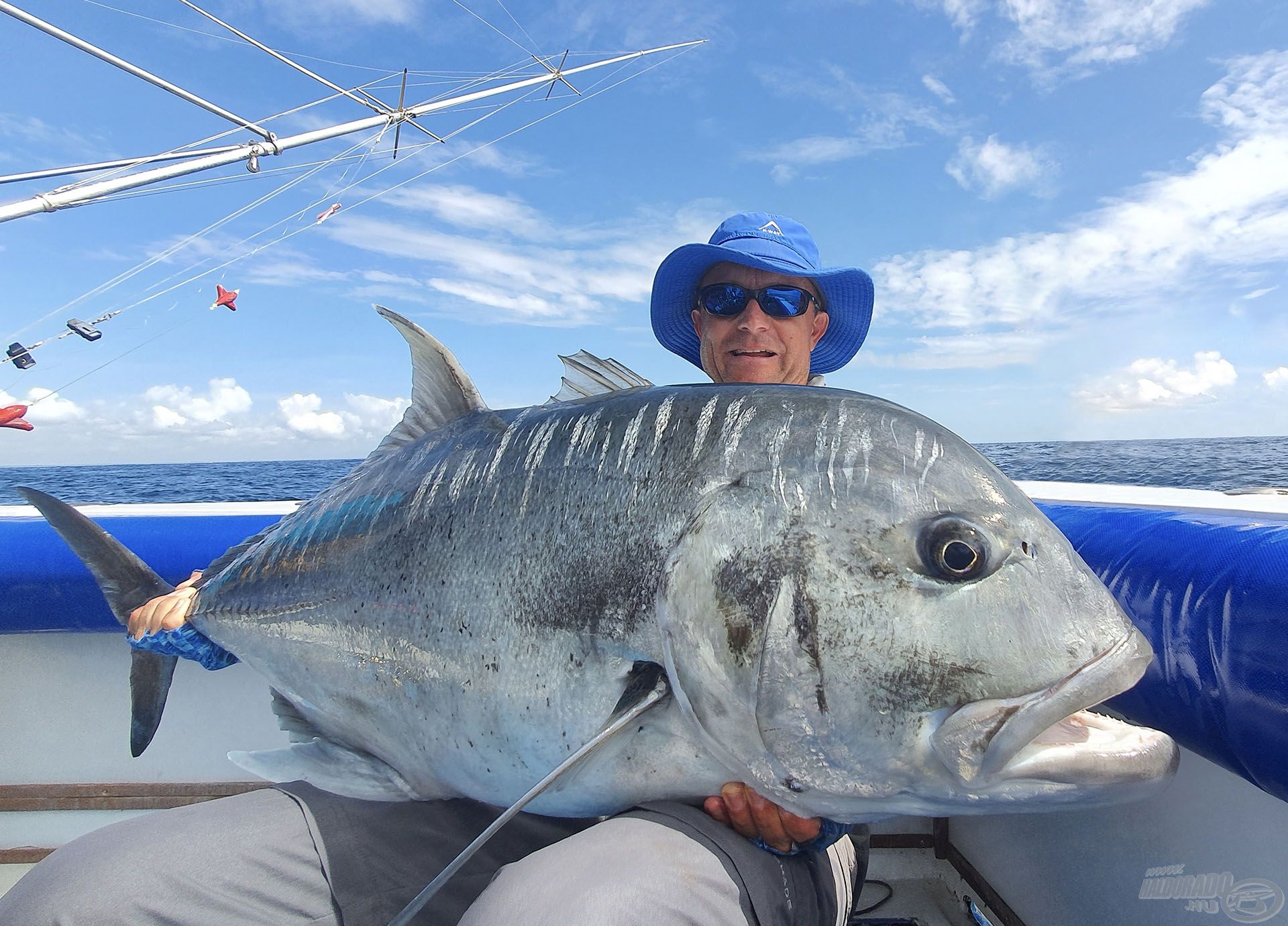 Egy csodás 30+-os GT (giant trevally), azaz tüskés makréla