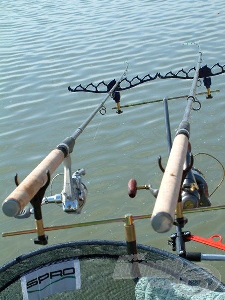 Két különböző bottal, egy finom Exclu picker- és egy közepes erősségű feederbottal vettem üldözőbe a halakat