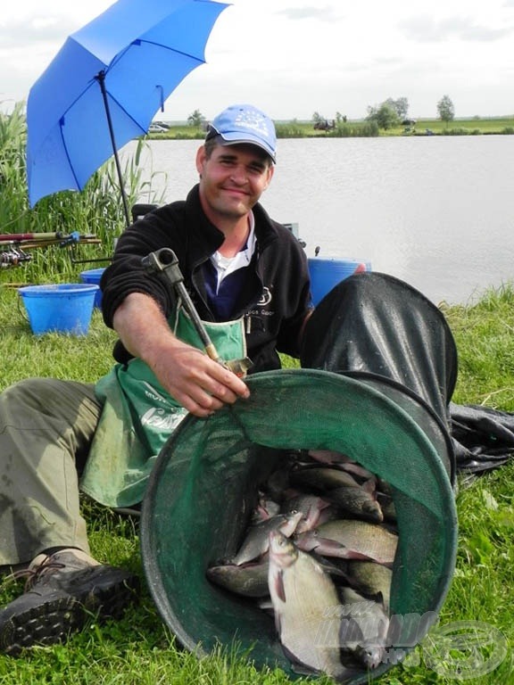 Sipos Gábor a második fordulóban a mezőny legtöbb halát (19.560 g) fogta és nyerte szektorát!