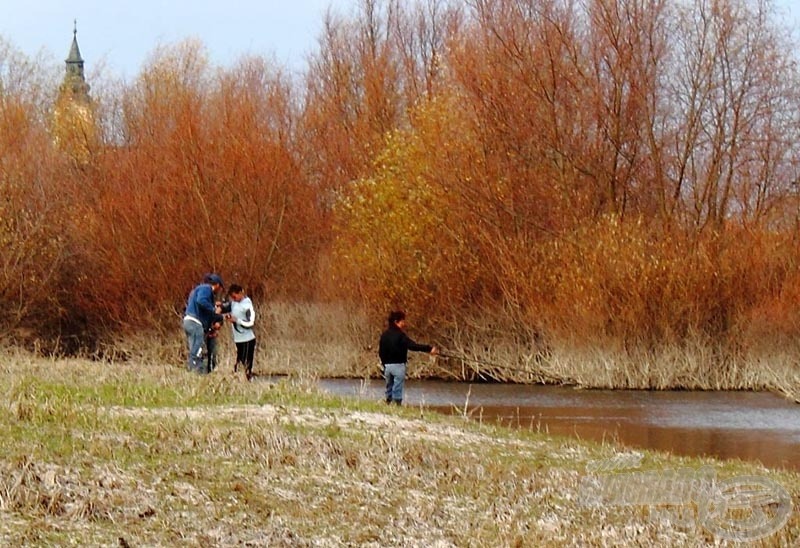 Megérkeztek a helyi erők