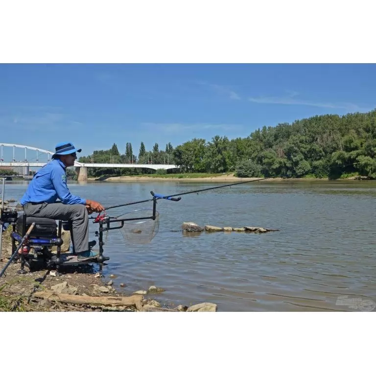 By Döme TEAM FEEDER Power Fighter River Feeder 390XXH horgászbot + Dobókesztyű ujj / 12