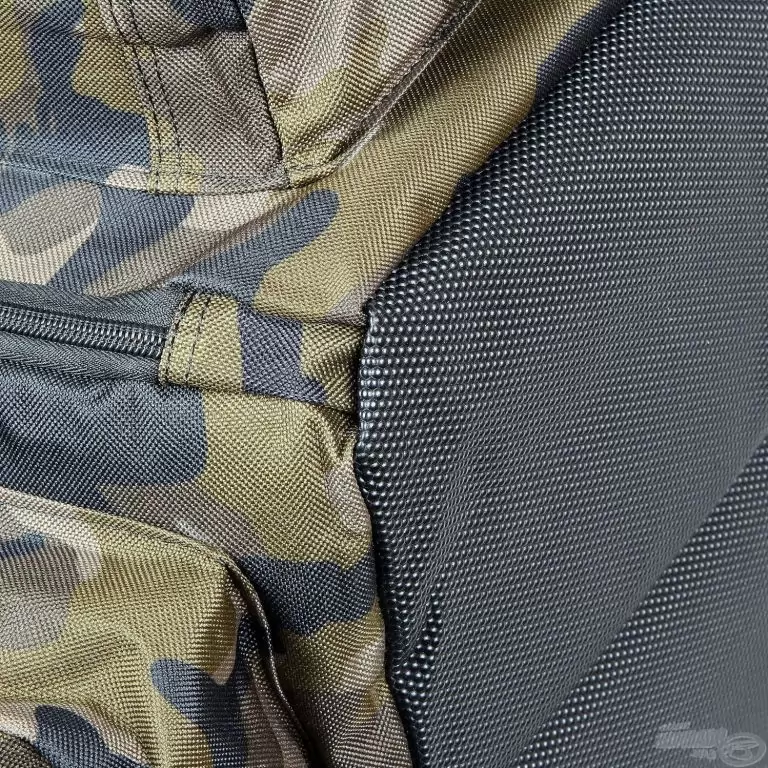 CARP ACADEMY Camo Hátizsák XL / 8