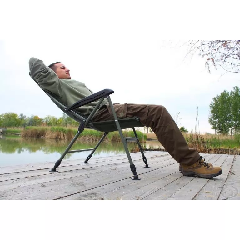 CARP ACADEMY Deluxe fotel / 4