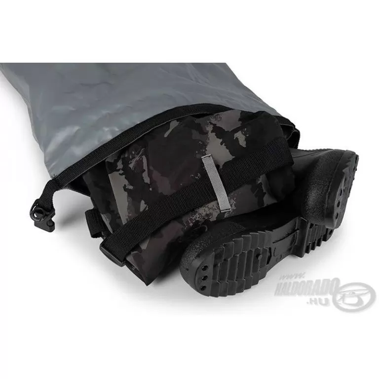 FOX Rage Voyager Dry Bag 15 L / 8