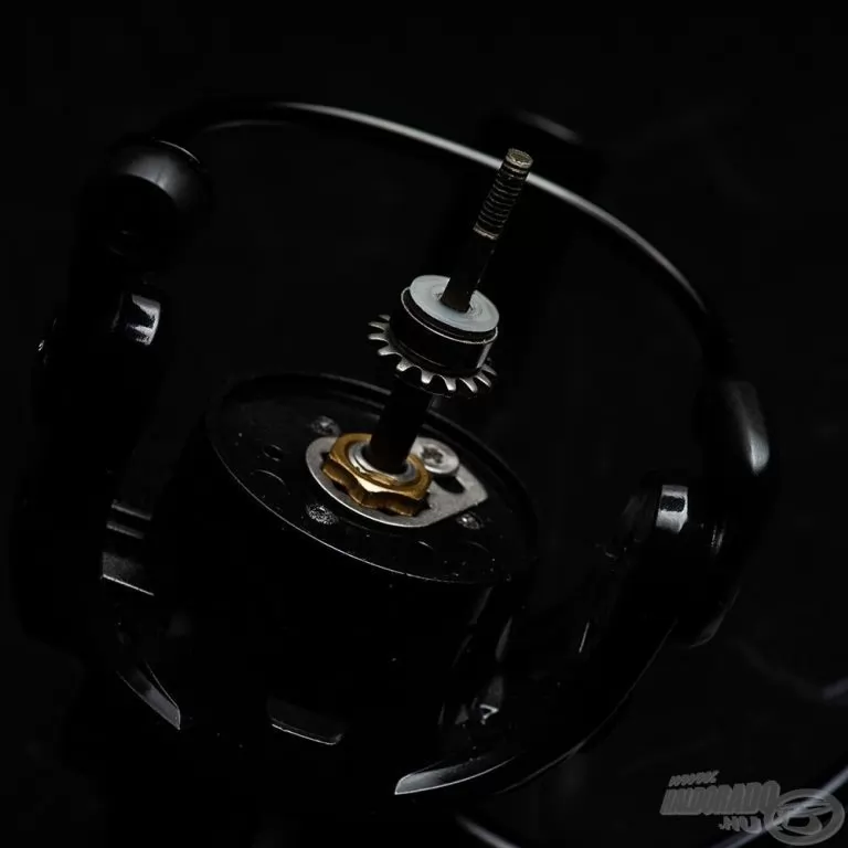 SAVAGE GEAR SGS8 10000 FD orsó  / 6